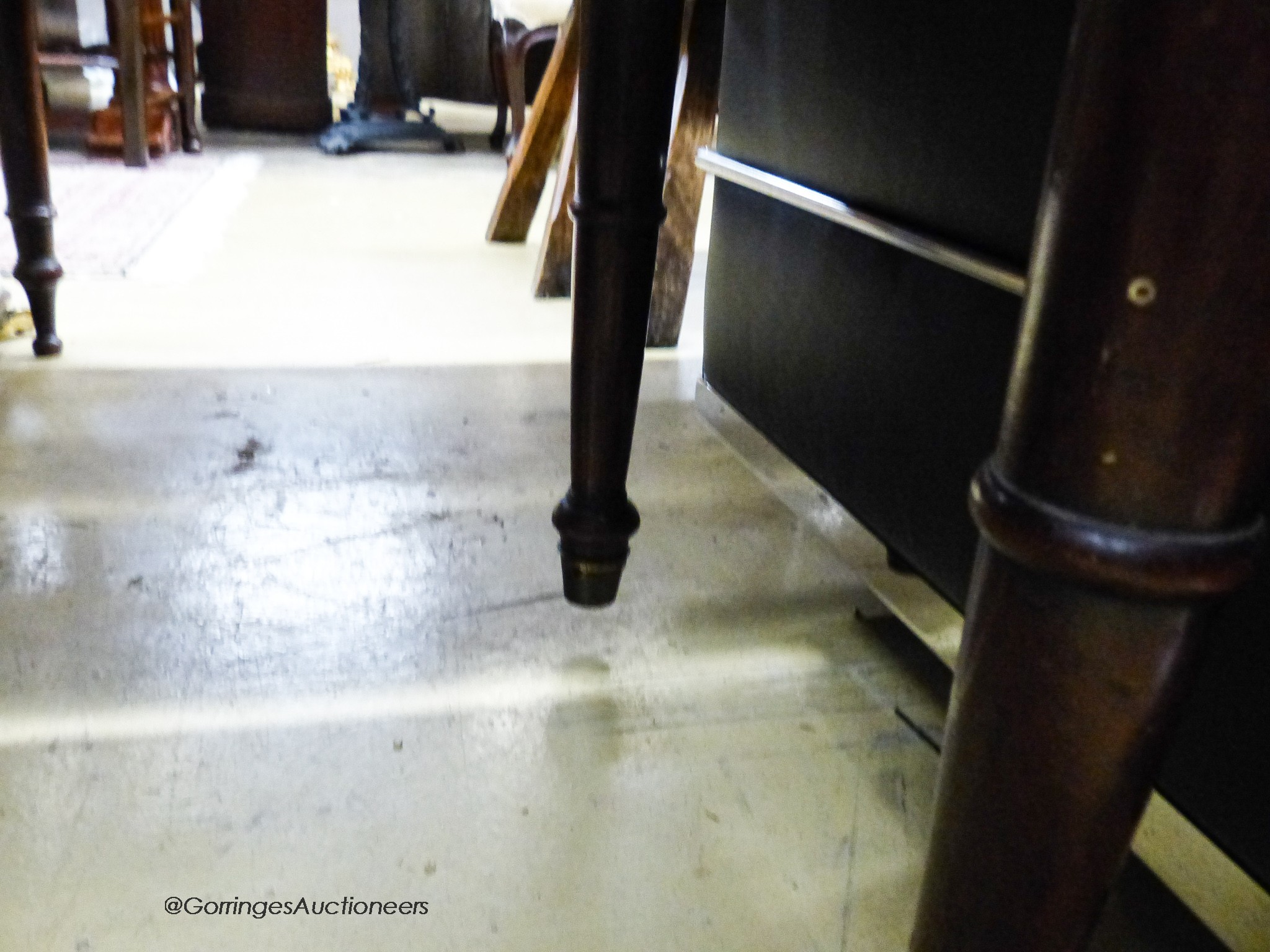 A Victorian mahogany Pembroke table, width 120cm, depth 48cm, height 74cm